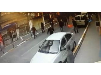 Müdahaleden kaçarken AK Parti bürosuna saldırdılar