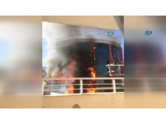 Teröristlerin yaktığı okul alev alev yandı