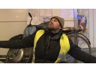 Ukraynalı turist yol parası için bunu yaptı!