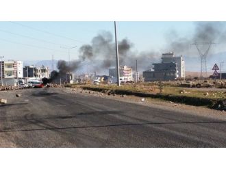 Şırnak’ta yol kapatan gruba müdahale