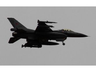 Sınırda 12 F-16’yla devriye uçuşu