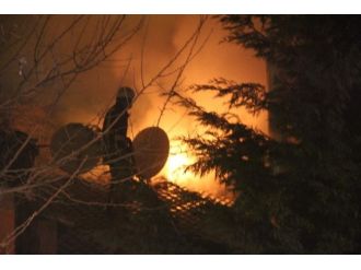 Tarihi konakta yangın