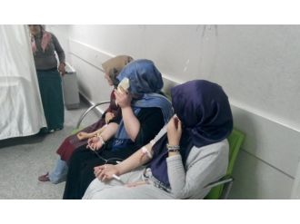 Doğum günü pastası 27 öğrenciyi zehirledi