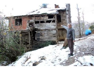 9 çocukla  yıkık barakada yaşam mücadelesi