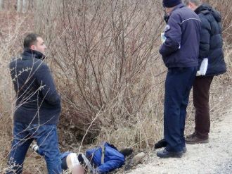 Boğazını kesip tarlaya attılar