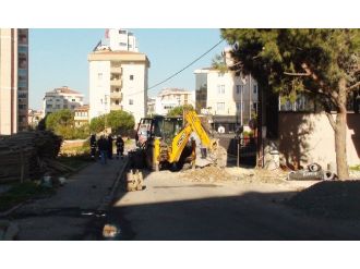 Patlayan doğalgaz borusu mahalleyi ayağa kaldırdı