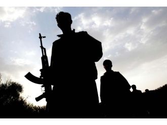 Saldırıya geçen teröristler öldürüldü