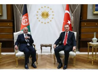 Afgan mevkidaşıyla görüştü