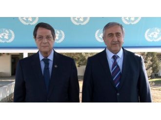 Kıbrıslı liderlerden iki dilde yılbaşı mesajı