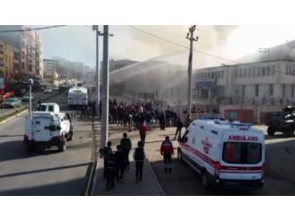 Teröristler içinde öğrencilerin bulunduğu kütüphaneyi ateşe verdi