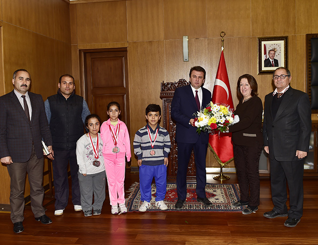 8 Madalya İle Erkoç’u Ziyaret Ettiler