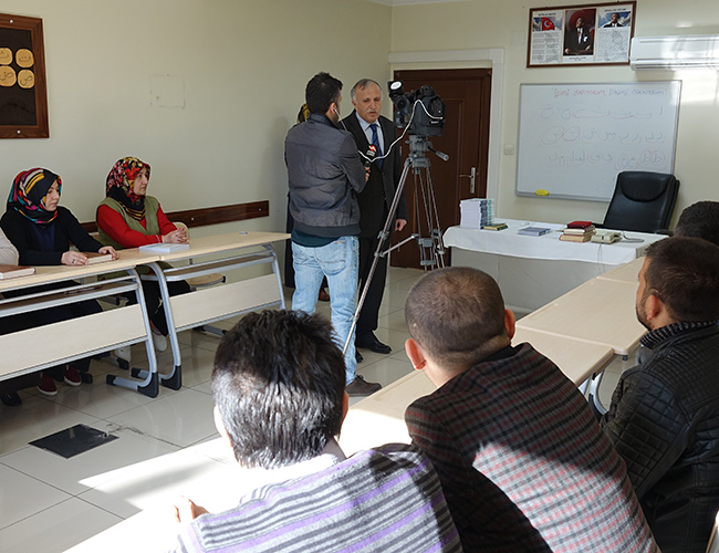 “İşimi Yapıyorum, Dinimi Öğreniyorum”