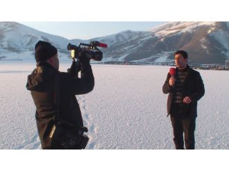 Sibirya soğukları göl, baraj ve dereleri dondurdu