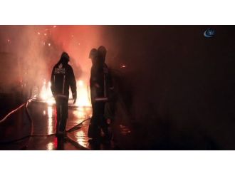 Terör yandaşları 13 aracı kundakladı