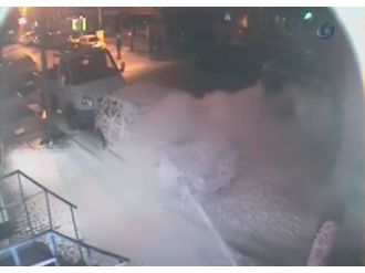 Bir gecede 30 aracı kundakladılar