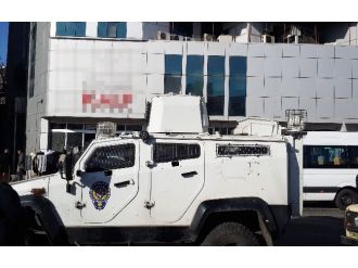 Teröristlerin roketi hastaneye isabet etti