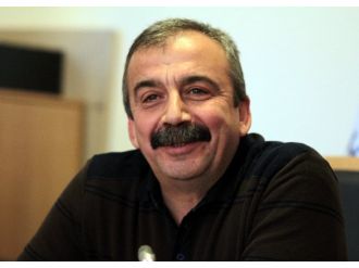 Sırrı Süreyya Önder aynı üslupla devam