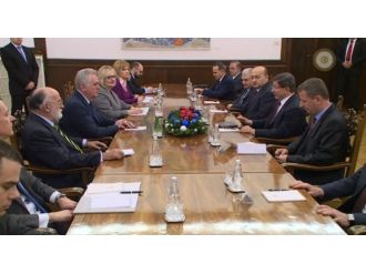 Davutoğlu Sırbistan Cumhurbaşkanı’yla görüştü