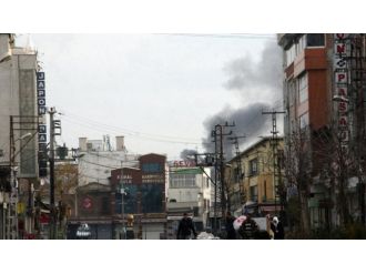 Teröristler yine okul yaktı