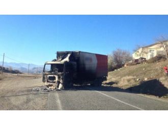 Teröristler kargo aracını yaktı