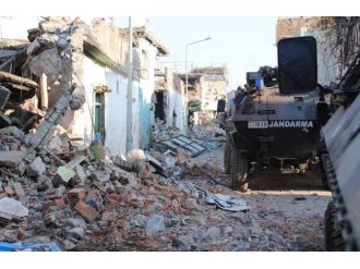 Sur’da patlama: 2 asker yaralı