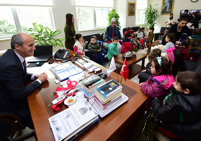 Minikler Başkan Okay'ın Makamını Renklendirdi