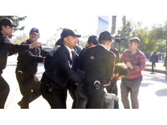 2 polis yaralı, 8 gözaltı!