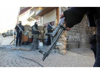 Sur’da 4 polis yaralandı: Birinin durumu ağır