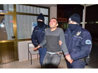 El yapımı patlayıcı elinde patladı