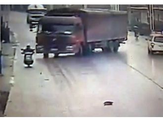 TIR motosikletliyi ezerek öldürdü