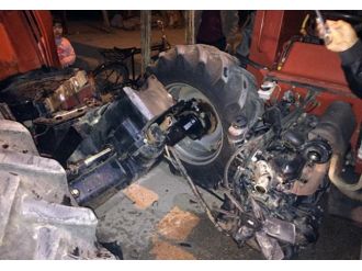 Traktör ikiye bölündü