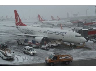 Kar hava trafiğini de etkiledi