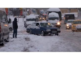 İstanbul’da kar mahsurlarına 50 bin paket helva