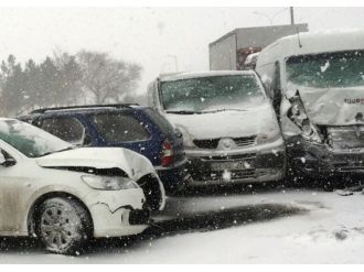 50 araç birbirine girdi: 10 yaralı