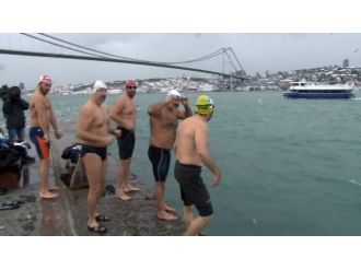 Boğazın serin sularına daldılar !