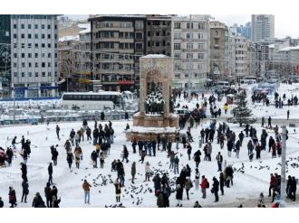 Kar yağdı böyle oldu