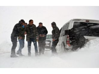 Yüksekova’da mahsur kalanlar kurtarıldı