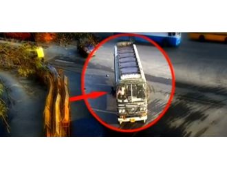 Otobüs motosikletli şahsı ezdi