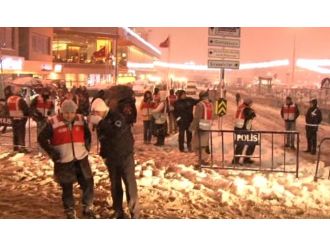 Taksim’de meydan girişi trafiğe kapatıldı