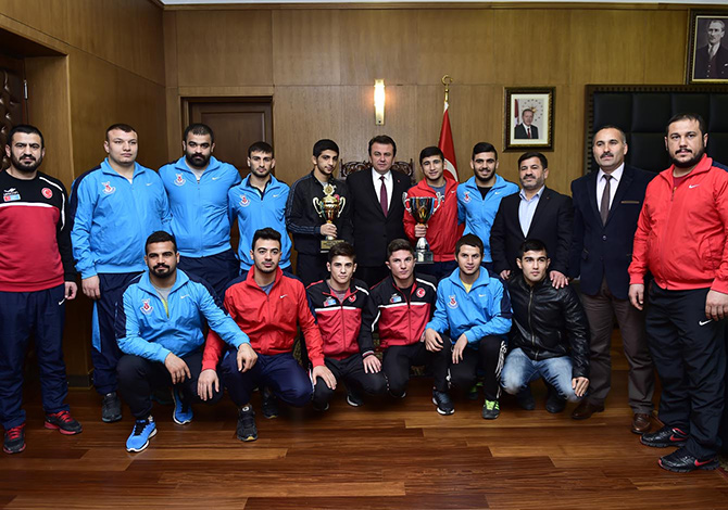 Şampiyonlardan Erkoç’a Ziyaret