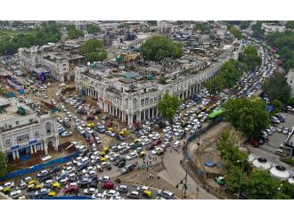 Yeni Delhi’de trafiğe plakalı çözüm