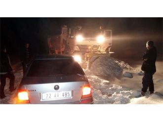 Ava giden 3 avcı karda mahsur kaldı