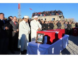 Adıyaman şehidini Kürtçe ağıtlarla uğurladı