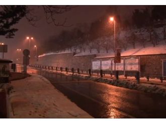 İstanbul’da kar hız kesmiyor