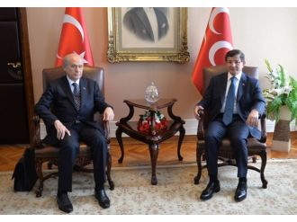 Davutoğlu-Bahçeli görüşmesi başladı
