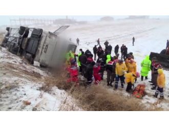 Aynı yerde 2 otobüs daha devrildi: 24 yaralı