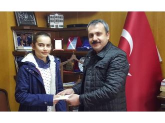 Bulduğu 4 bin lirayı sahibine teslim etti