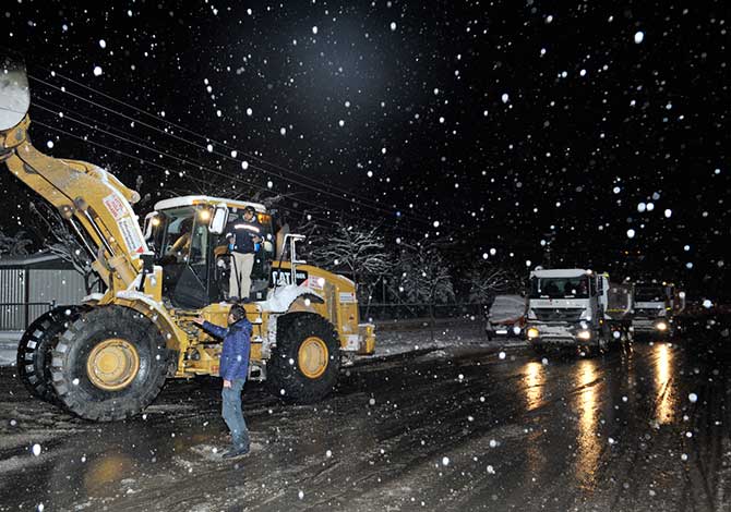 Büyükşehir’den Gece Mesaisi