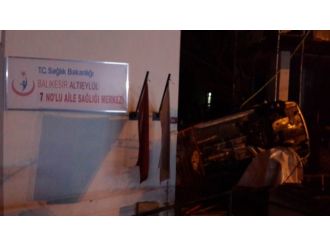 Otomobil sağlık ocağına girdi