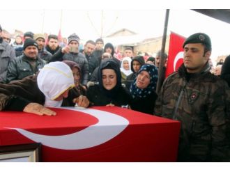 Şehit polis son yolculuğuna uğurlandı